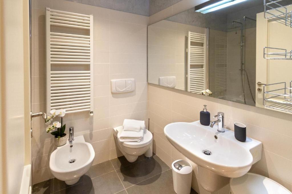 Hotel Tu Casa International Near Delhi Airport Нью-Дели Экстерьер фото