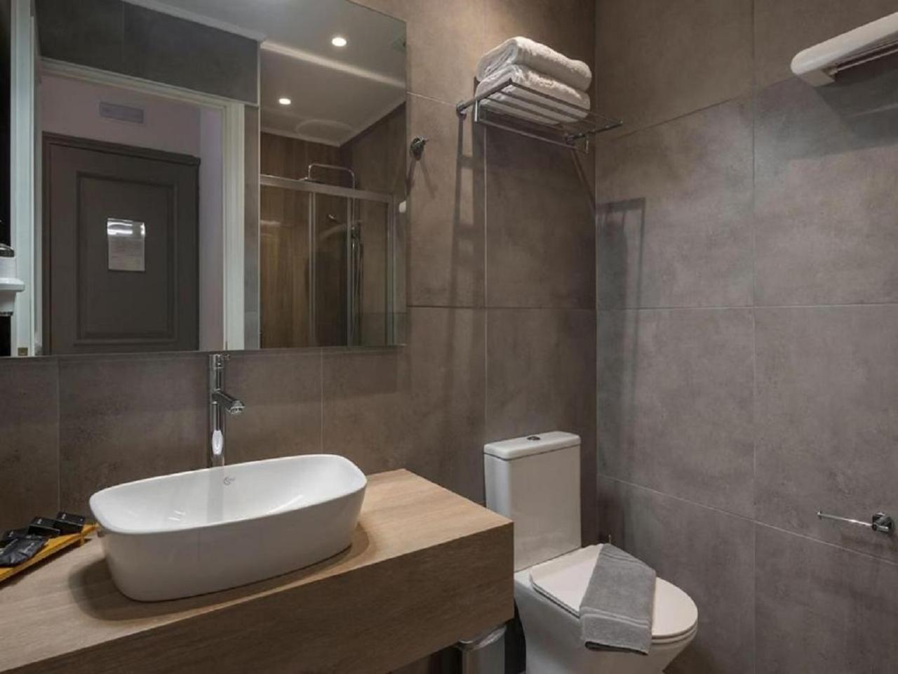 Hotel Tu Casa International Near Delhi Airport Нью-Дели Экстерьер фото